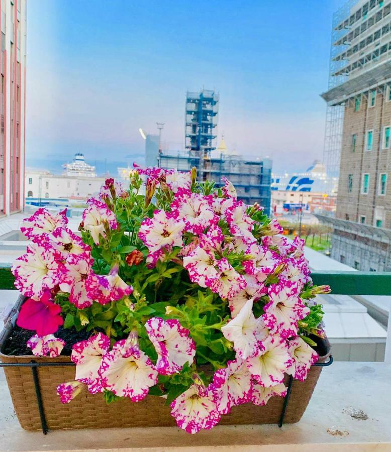 Apartamento La Terrazza Sul Porto Nápoles Exterior foto